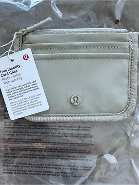 ⭐️NWT Lululemon True Identity Card Case - Raw Linen